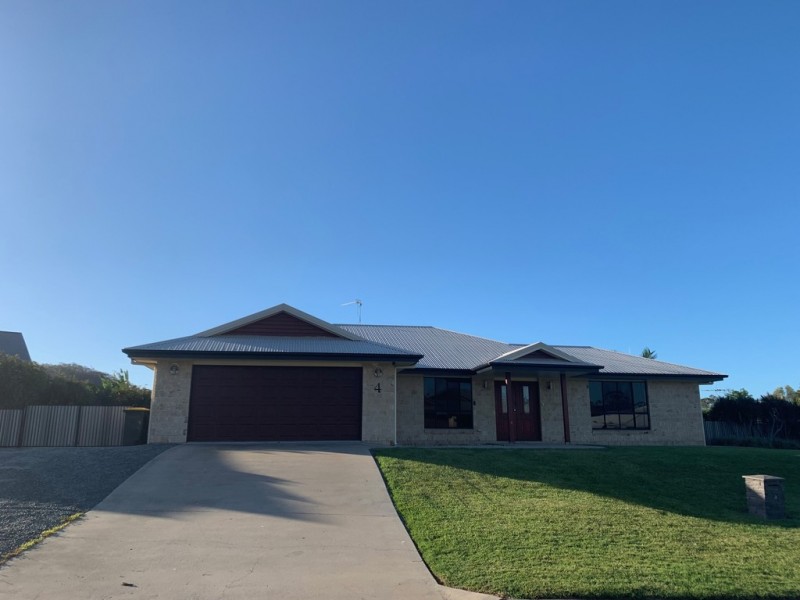 4 JUMBUCK COURT, Glen Eden QLD 4680