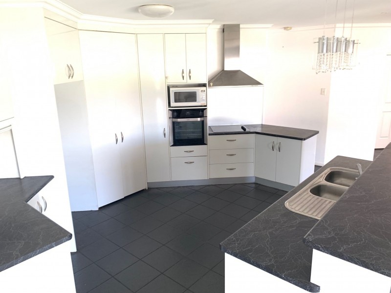 4 JUMBUCK COURT, Glen Eden QLD 4680