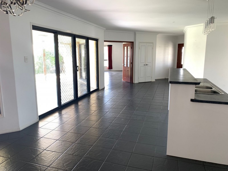 4 JUMBUCK COURT, Glen Eden QLD 4680