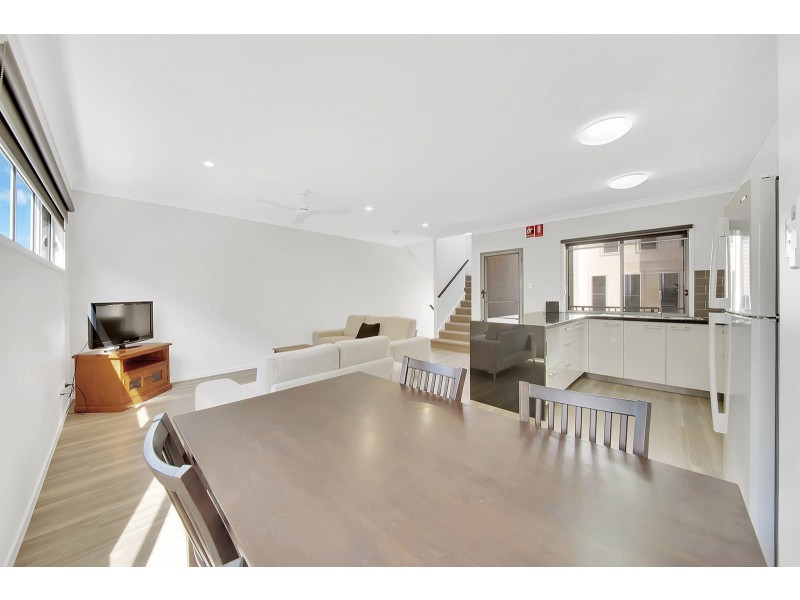 11/7 VIEW STREET, West Gladstone QLD 4680