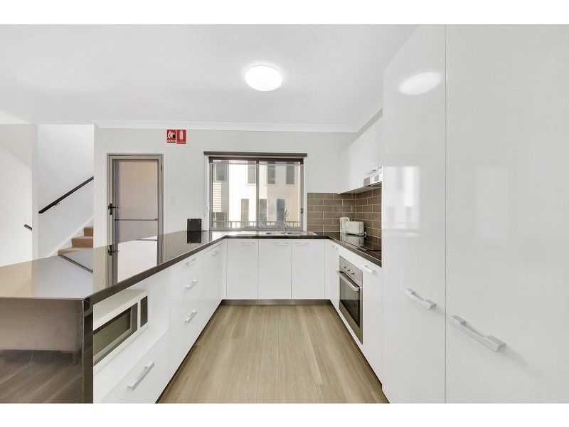 11/7 VIEW STREET, West Gladstone QLD 4680