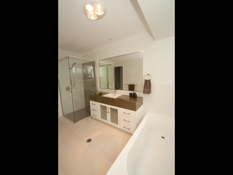 10 Sanctuary Place, Gladstone QLD 4680