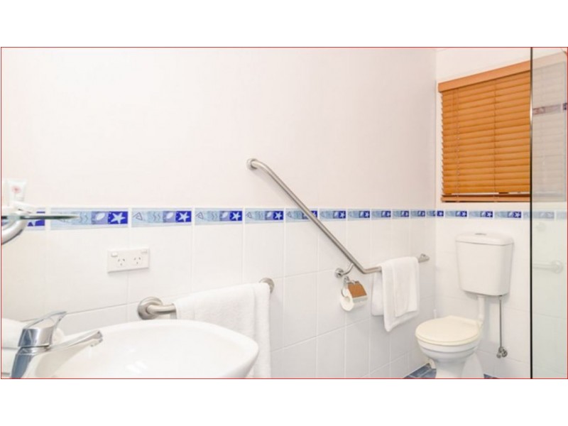 166 AUCKLAND STREET, Gladstone QLD 4680