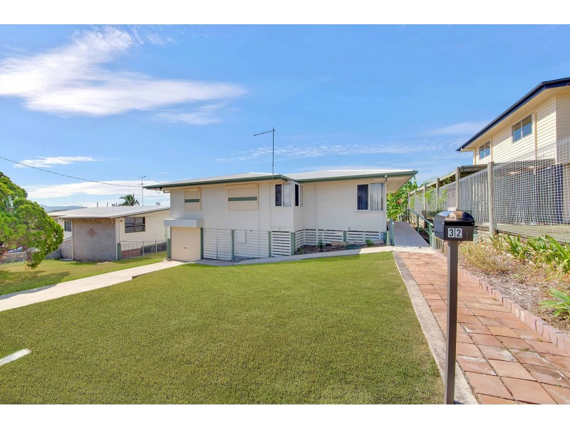 32 PATERSON STREET, West Gladstone QLD 4680