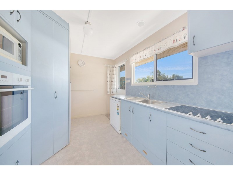 32 PATERSON STREET, West Gladstone QLD 4680