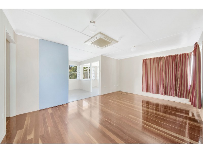 32 PATERSON STREET, West Gladstone QLD 4680