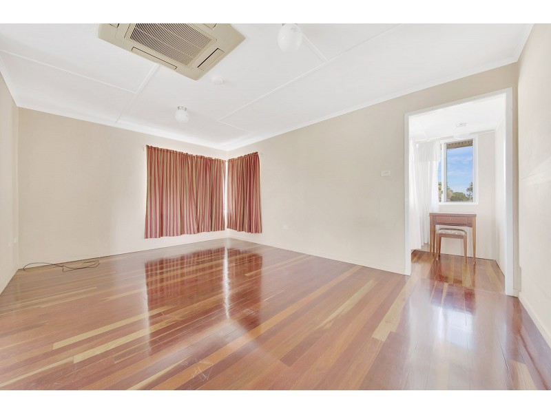 32 PATERSON STREET, West Gladstone QLD 4680