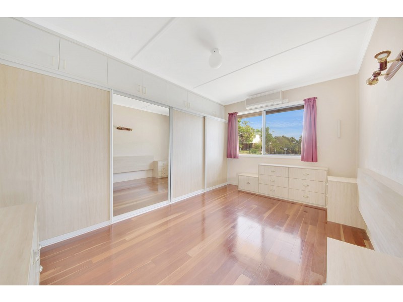 32 PATERSON STREET, West Gladstone QLD 4680