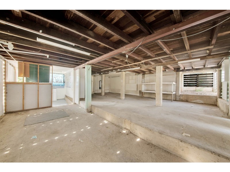 32 PATERSON STREET, West Gladstone QLD 4680