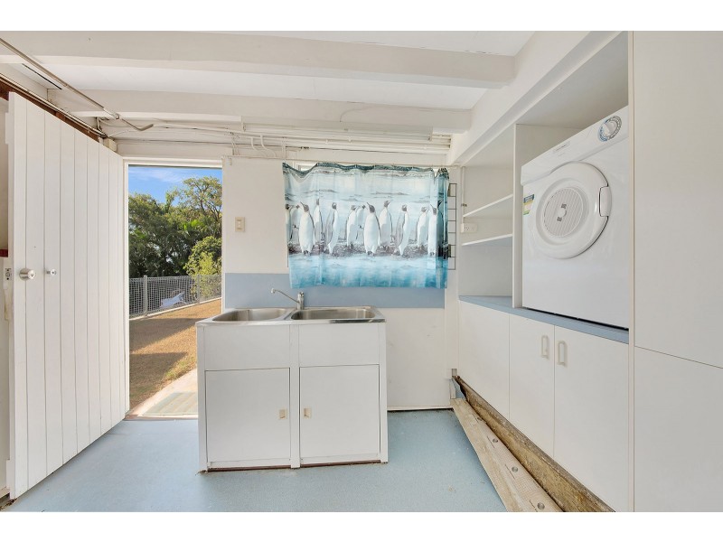 32 PATERSON STREET, West Gladstone QLD 4680