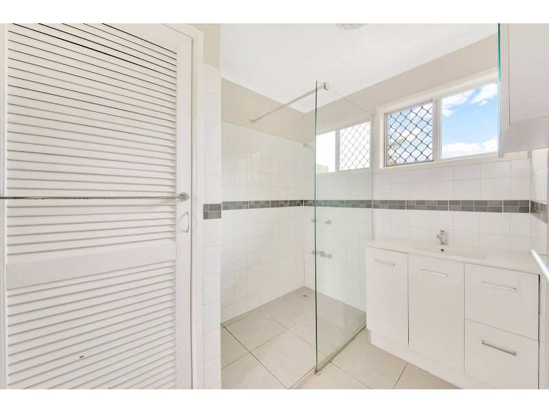 23 PINE AVENUE, West Gladstone QLD 4680
