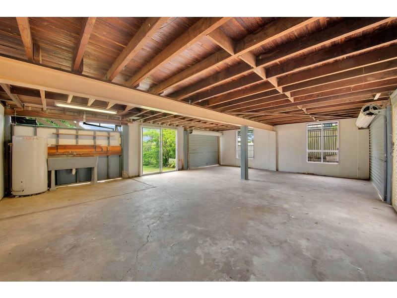23 PINE AVENUE, West Gladstone QLD 4680