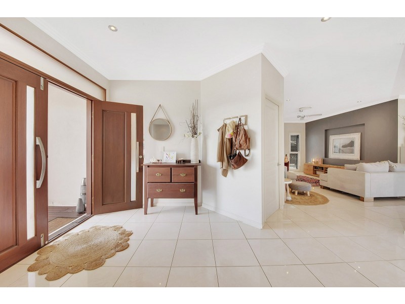 2 SCORPIUS PLACE, Telina QLD 4680