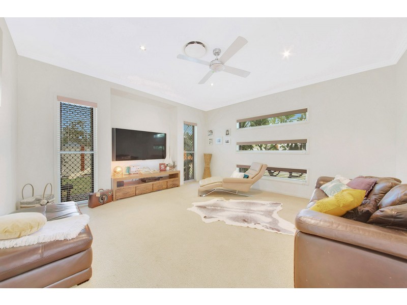 2 SCORPIUS PLACE, Telina QLD 4680