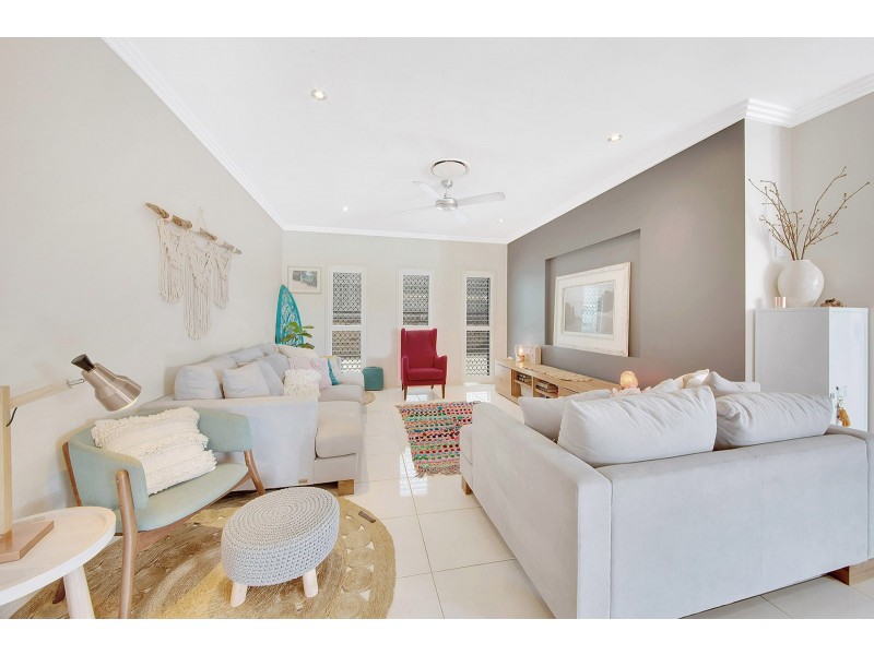 2 SCORPIUS PLACE, Telina QLD 4680