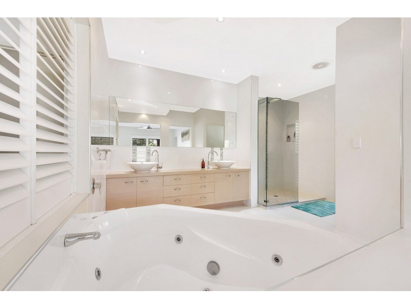 2 SCORPIUS PLACE, Telina QLD 4680