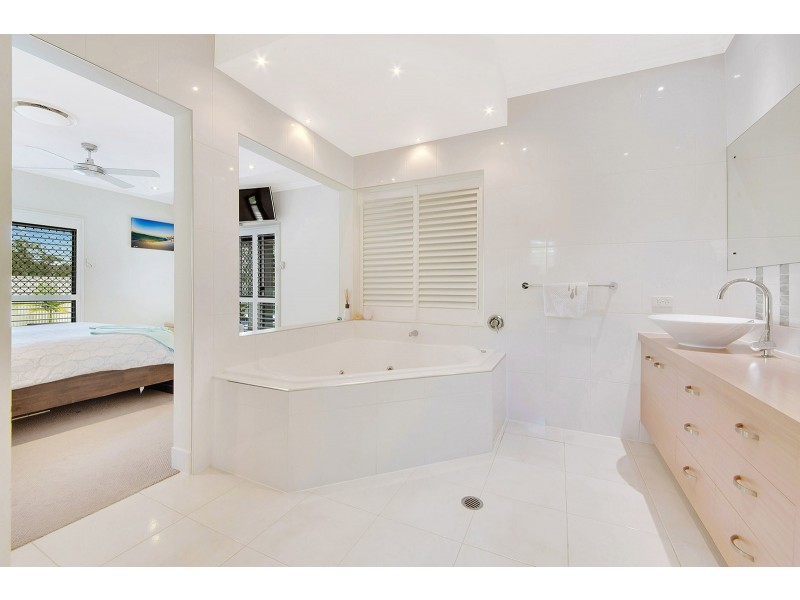 2 SCORPIUS PLACE, Telina QLD 4680