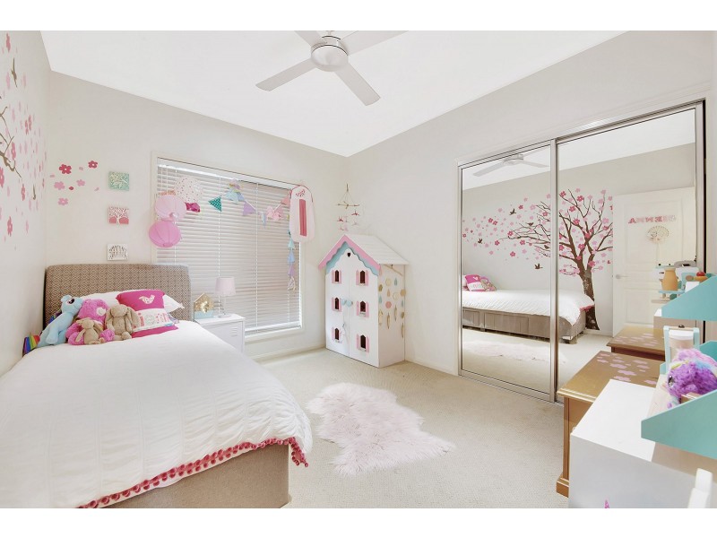 2 SCORPIUS PLACE, Telina QLD 4680