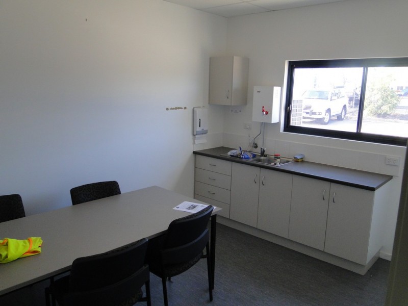 42a BENSTED ROAD, Callemondah QLD 4680