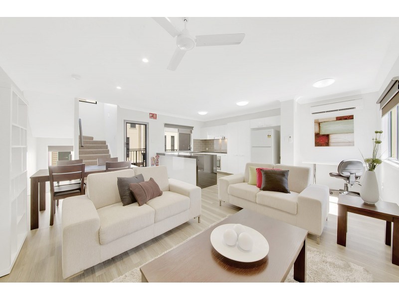 8/7 VIEW STREET, West Gladstone QLD 4680