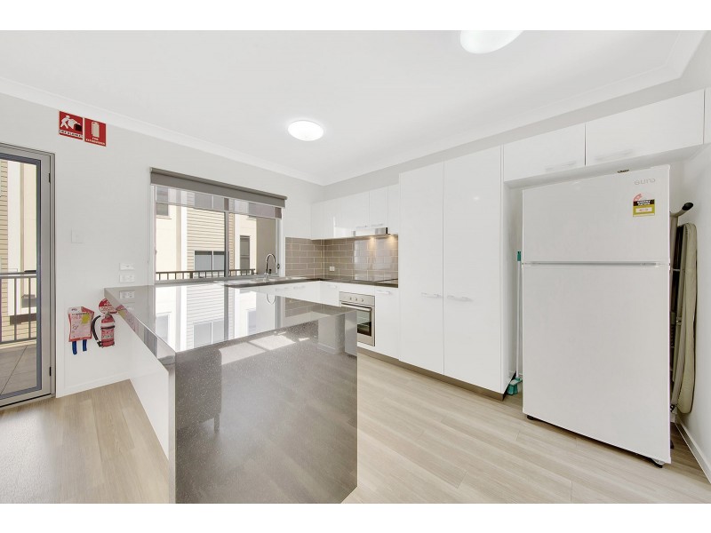 8/7 VIEW STREET, West Gladstone QLD 4680