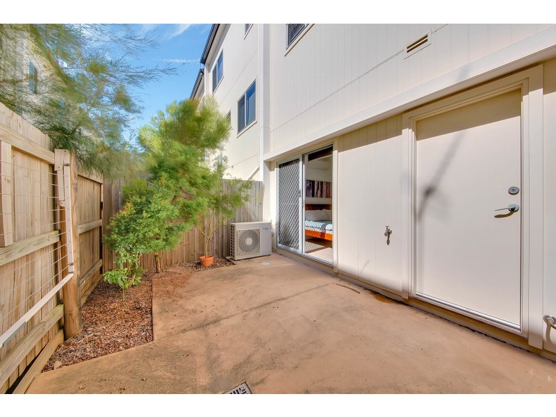 8/7 VIEW STREET, West Gladstone QLD 4680