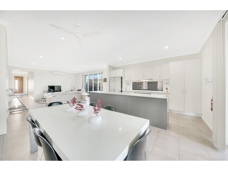 4 Orchard Drive, Kirkwood QLD 4680