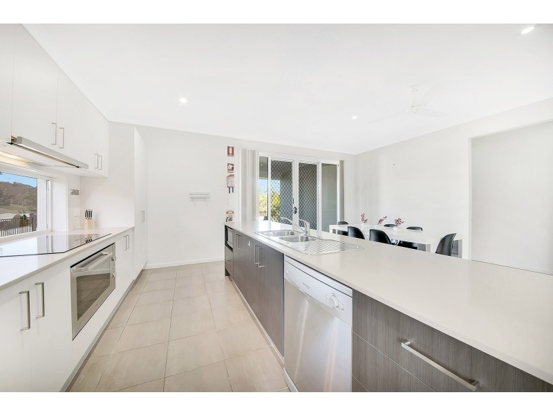 4 Orchard Drive, Kirkwood QLD 4680