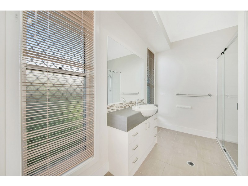 4 Orchard Drive, Kirkwood QLD 4680