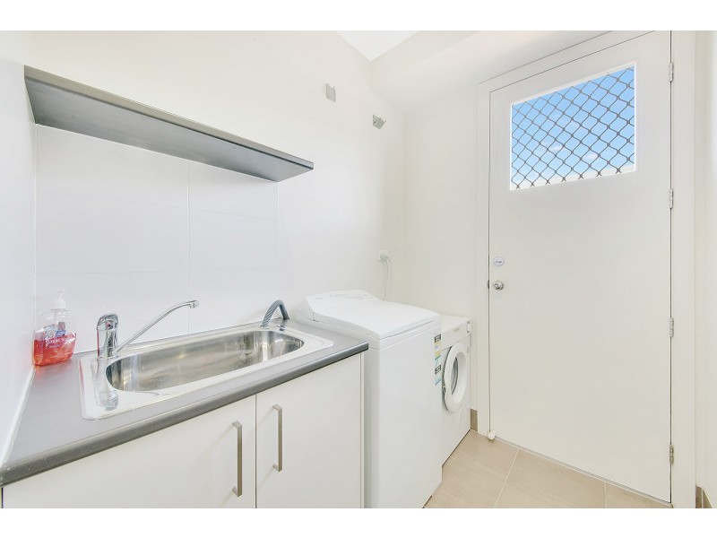 4 Orchard Drive, Kirkwood QLD 4680