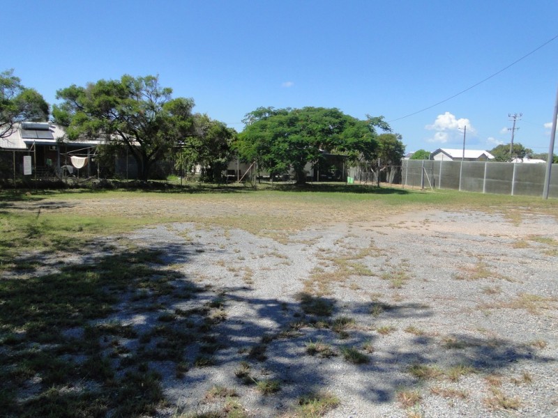 132 GOONDOON STREET, Gladstone QLD 4680