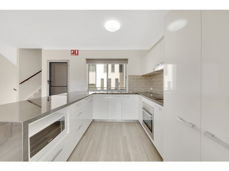 23/7 VIEW STREET, West Gladstone QLD 4680