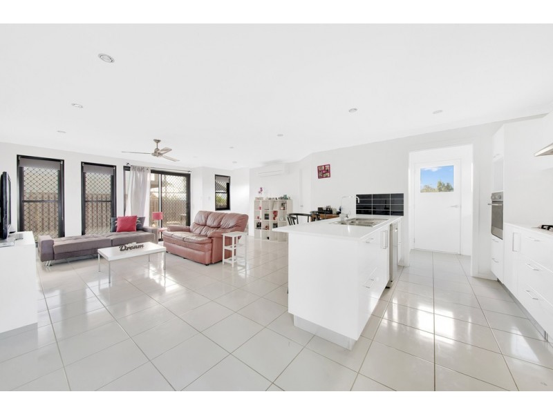 2/1 WEDGETAIL ROAD, Clinton QLD 4680