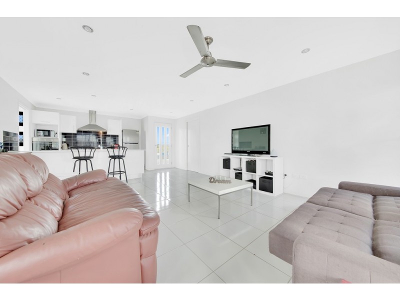 2/1 WEDGETAIL ROAD, Clinton QLD 4680