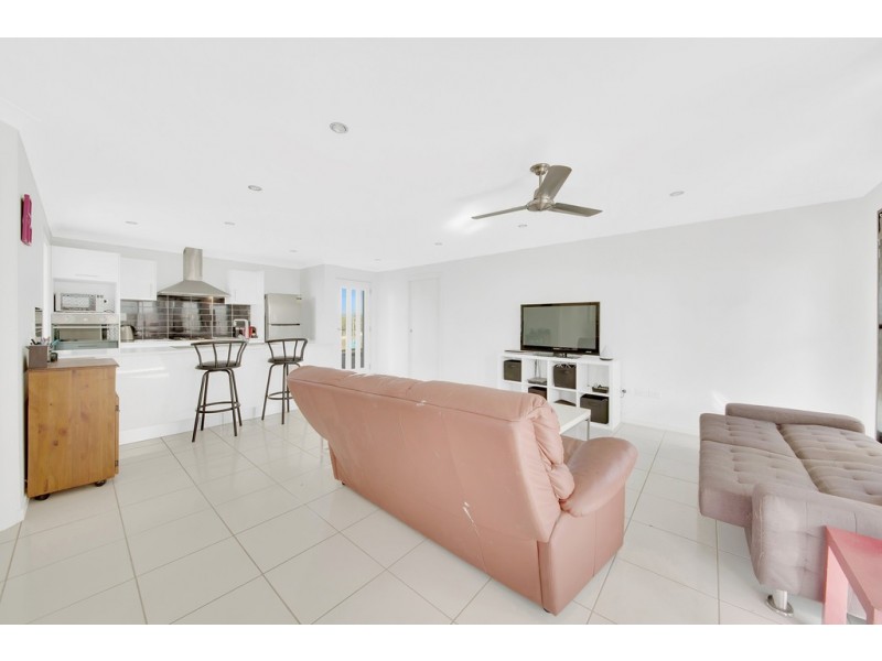 2/1 WEDGETAIL ROAD, Clinton QLD 4680