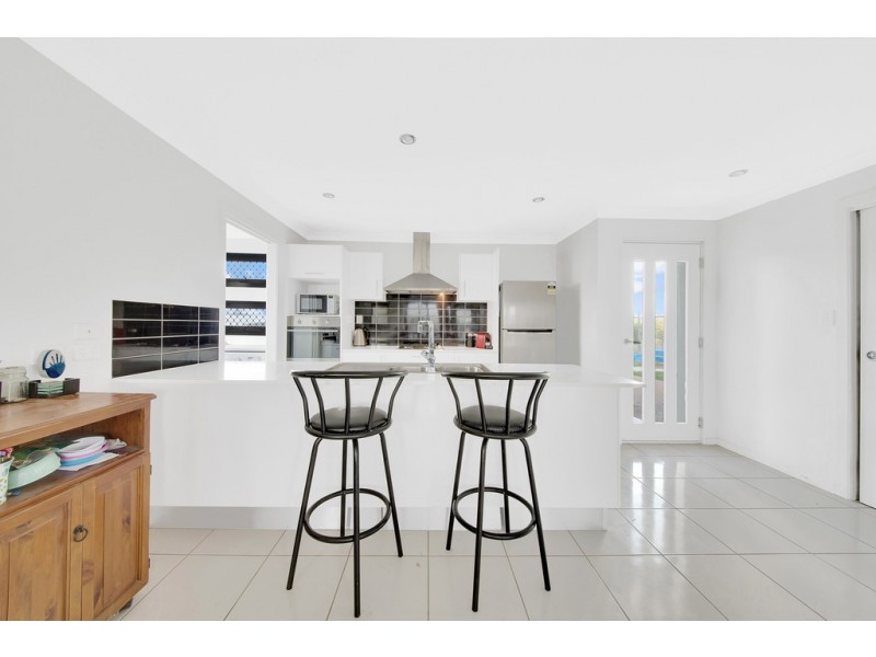 2/1 WEDGETAIL ROAD, Clinton QLD 4680