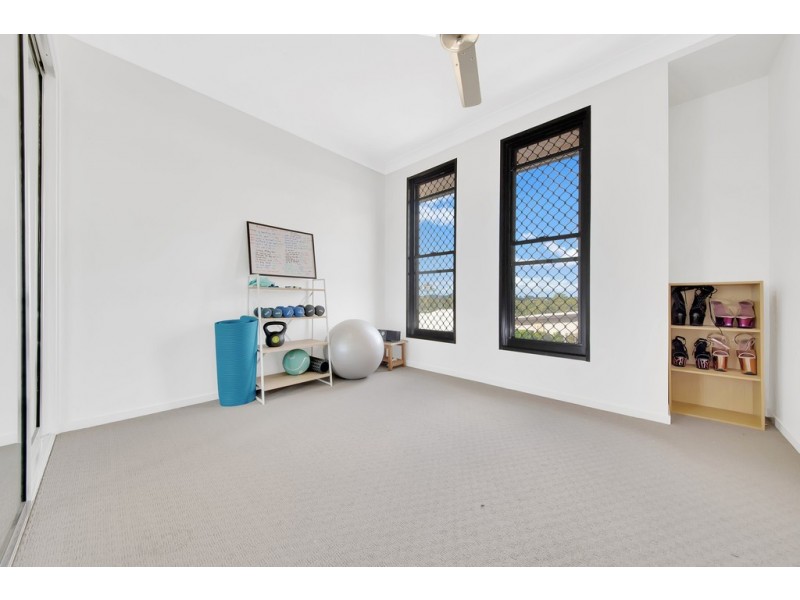 2/1 WEDGETAIL ROAD, Clinton QLD 4680