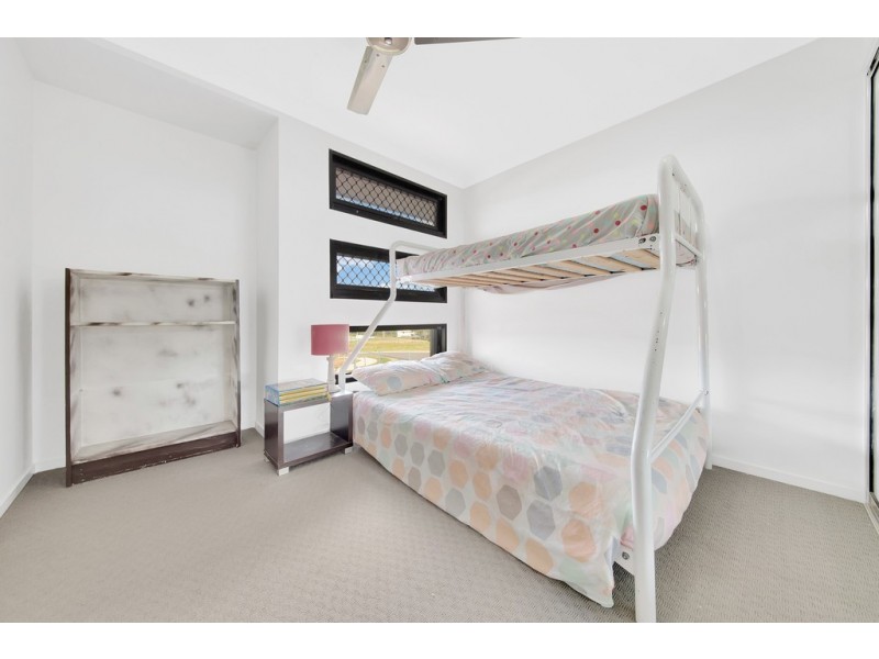 2/1 WEDGETAIL ROAD, Clinton QLD 4680