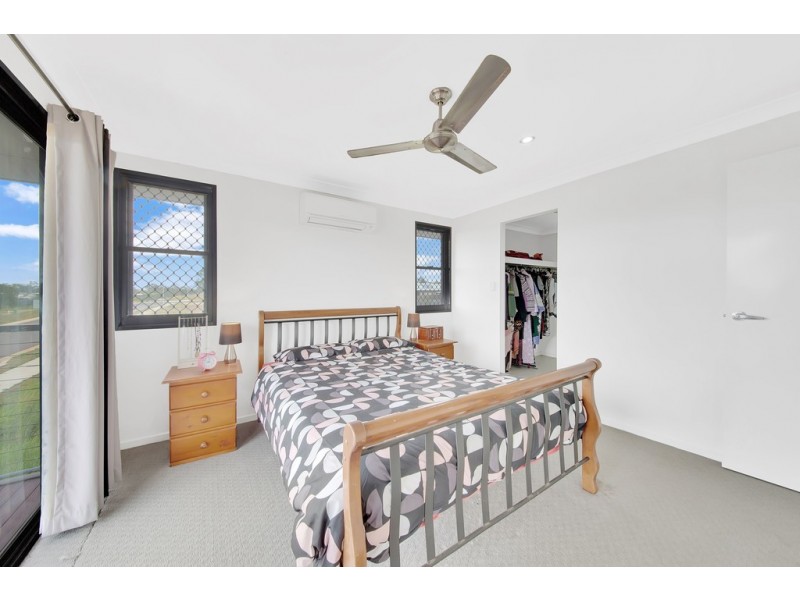 2/1 WEDGETAIL ROAD, Clinton QLD 4680