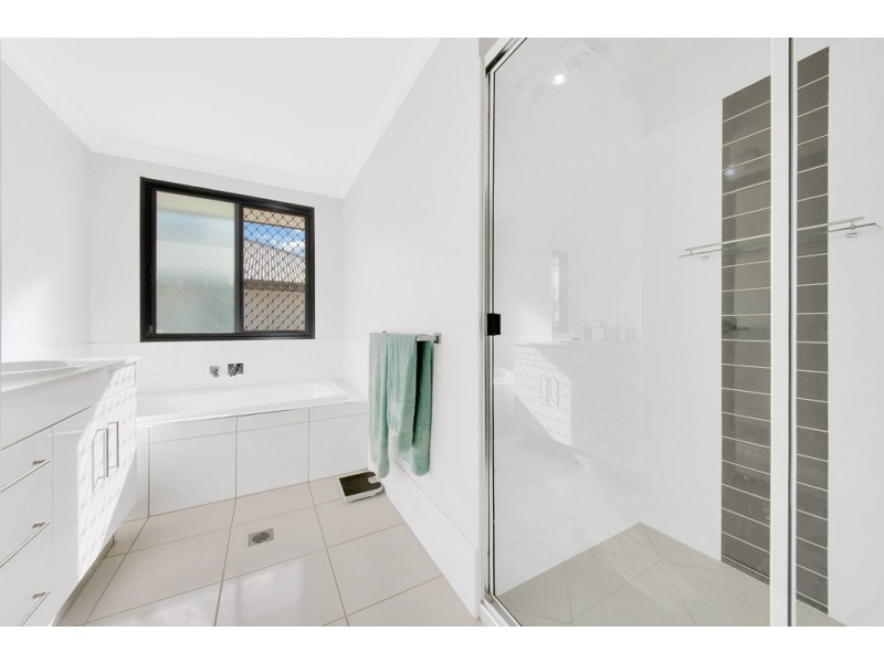 2/1 WEDGETAIL ROAD, Clinton QLD 4680
