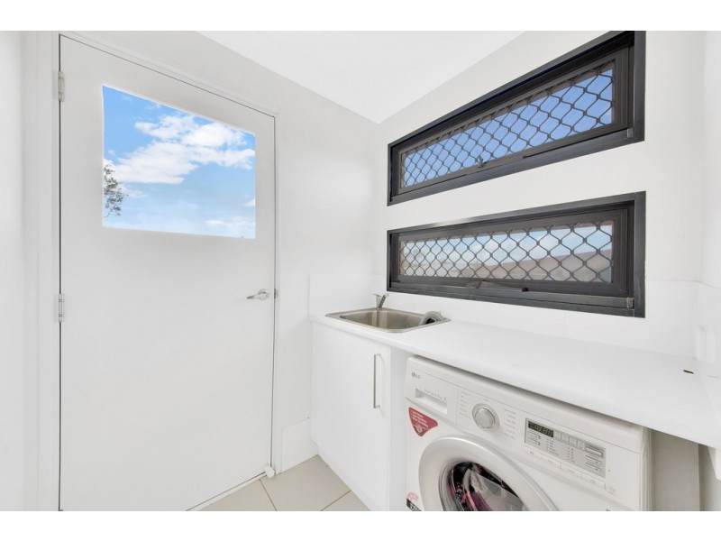 2/1 WEDGETAIL ROAD, Clinton QLD 4680