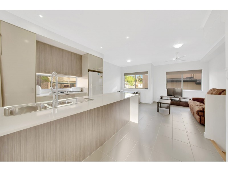 11/12 FLINDERS STREET, West Gladstone QLD 4680