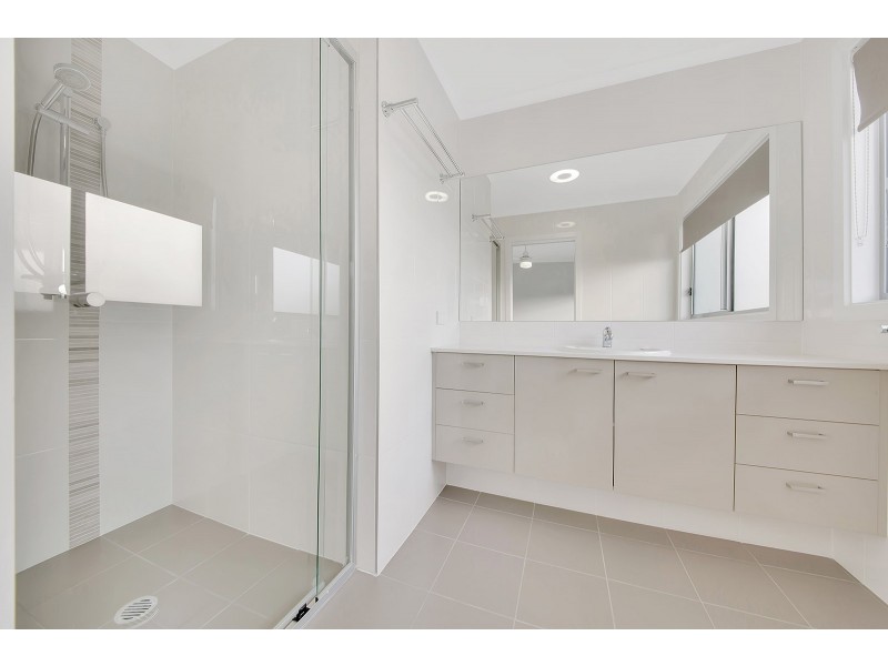 11/12 FLINDERS STREET, West Gladstone QLD 4680