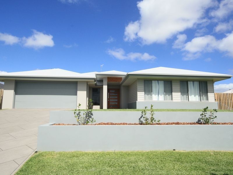 7 PARKWAY CRESCENT, Kirkwood QLD 4680