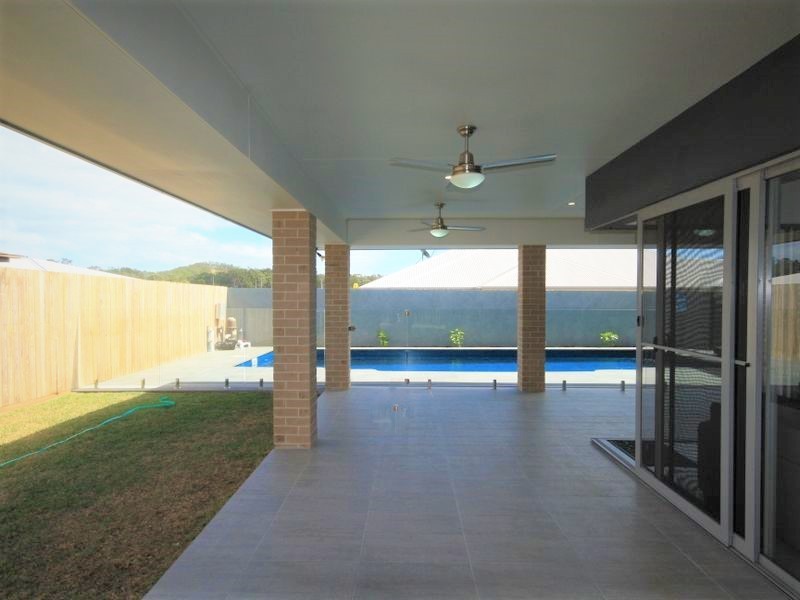 7 PARKWAY CRESCENT, Kirkwood QLD 4680
