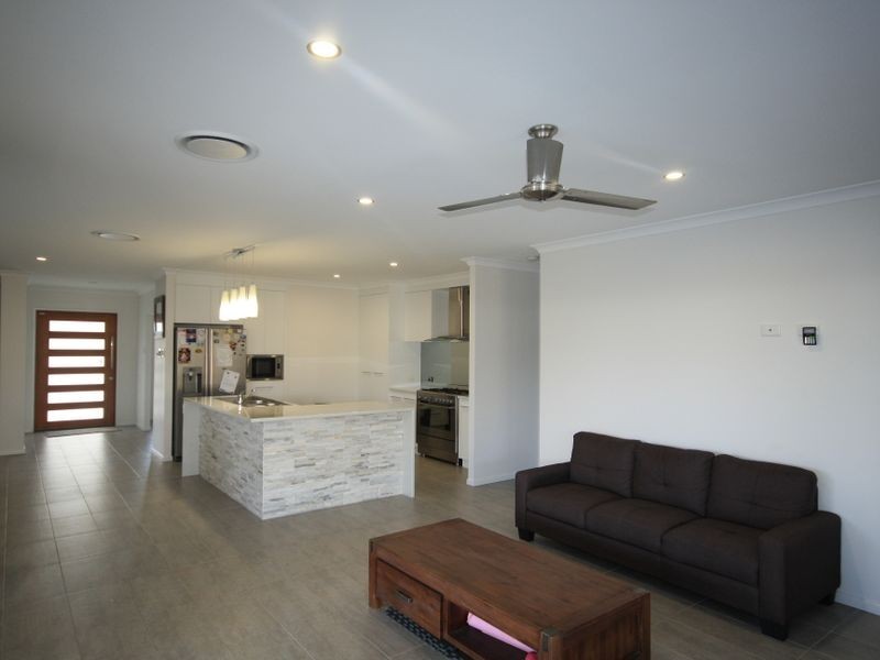 7 PARKWAY CRESCENT, Kirkwood QLD 4680