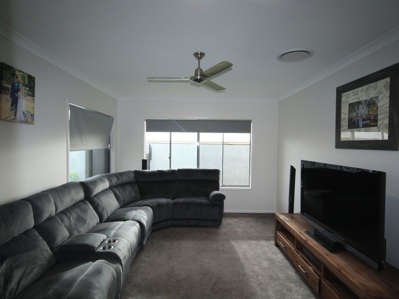 7 PARKWAY CRESCENT, Kirkwood QLD 4680