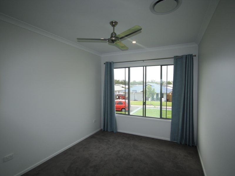 7 PARKWAY CRESCENT, Kirkwood QLD 4680