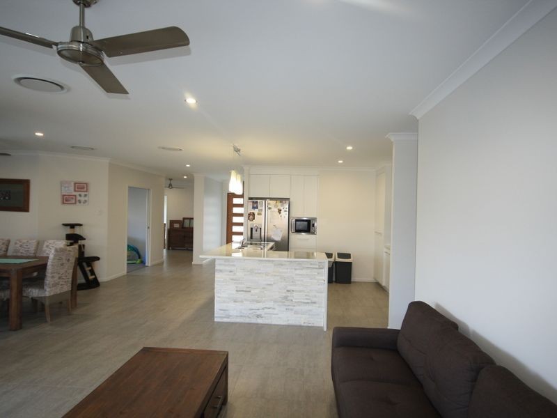 7 PARKWAY CRESCENT, Kirkwood QLD 4680