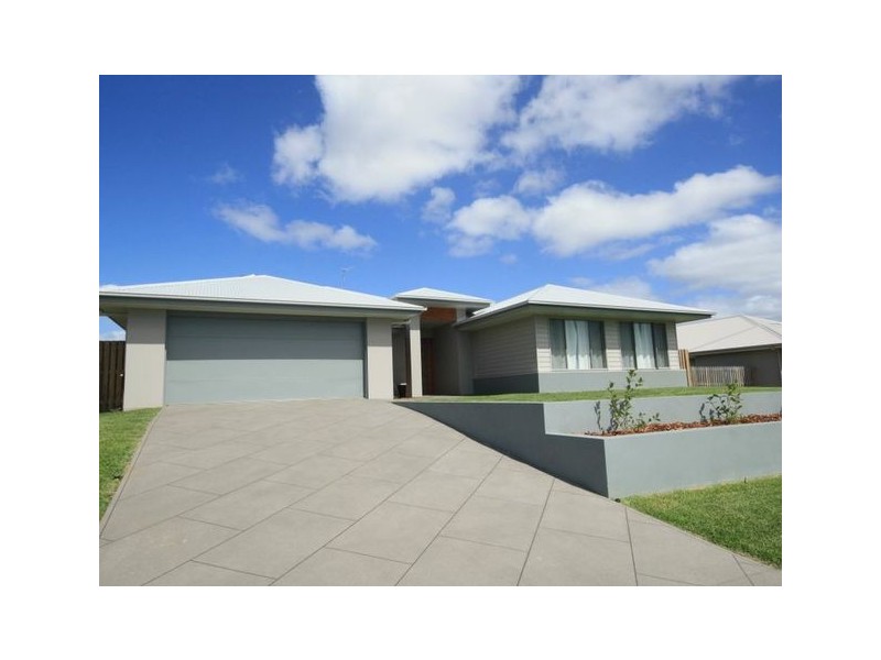 7 PARKWAY CRESCENT, Kirkwood QLD 4680